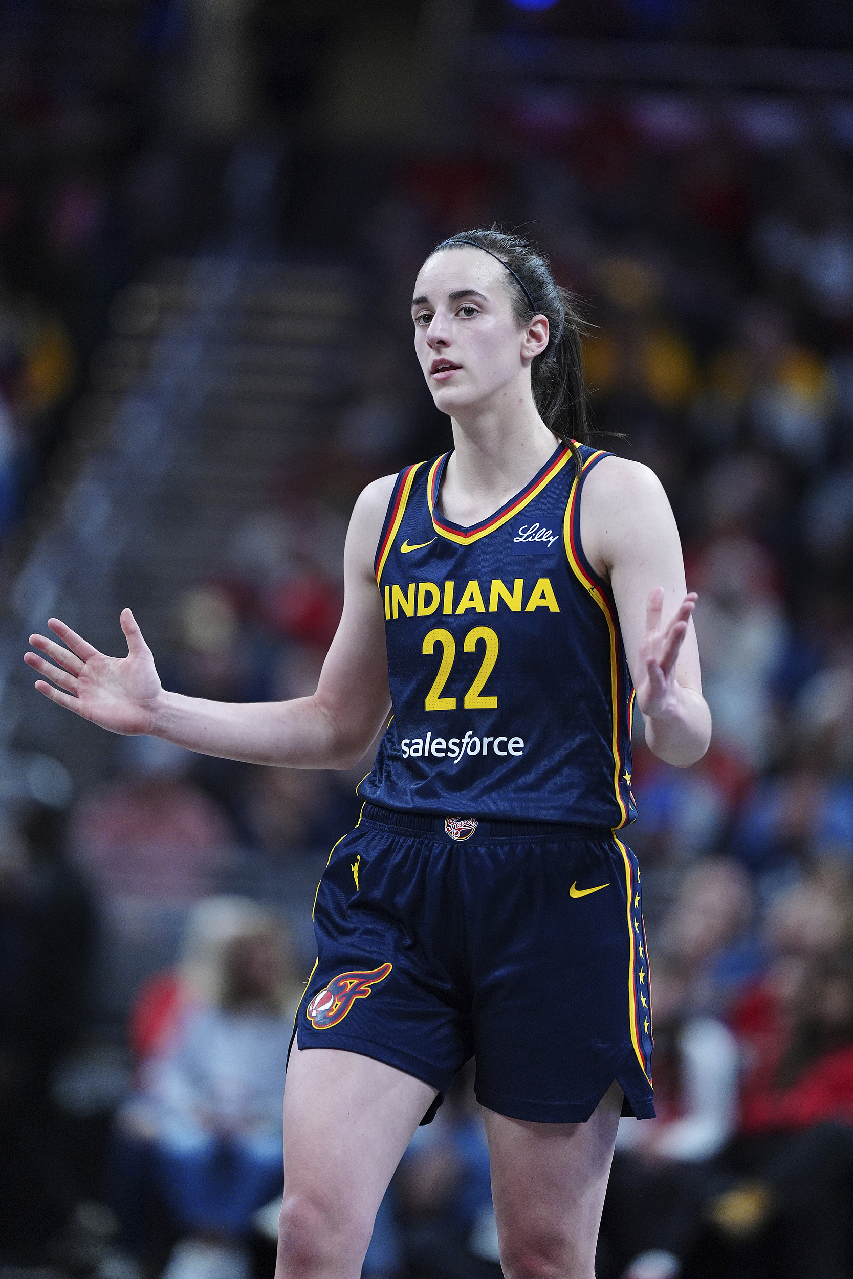 🤑记者：克拉克可能将帮助WNBA本赛季创收近10亿美元