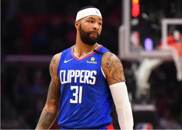 天天盈球官网-快艇新赛季一大疑问：莫里斯科温顿谁打首发4号位？